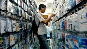 Sklep z pirackimi kopiami programów w Indonezji - zdjęcie