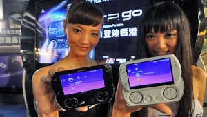 Hostessy z dumą prezentują nowe "dziecko" Sony