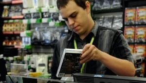 Ciężko sprzedawać gry na PC w detalu - twierdzi Darryl Still