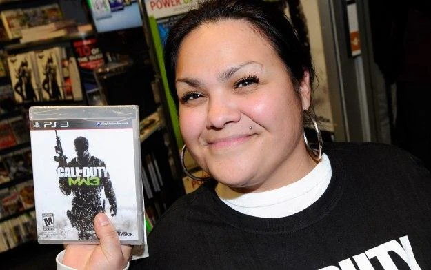 Ta pani już się cieszy na myśl o nowych, darmowych odsłonach serii Call of Duty Ta pani już się cieszy na myśl o nowych, darmowych odsłonach serii Call of Duty