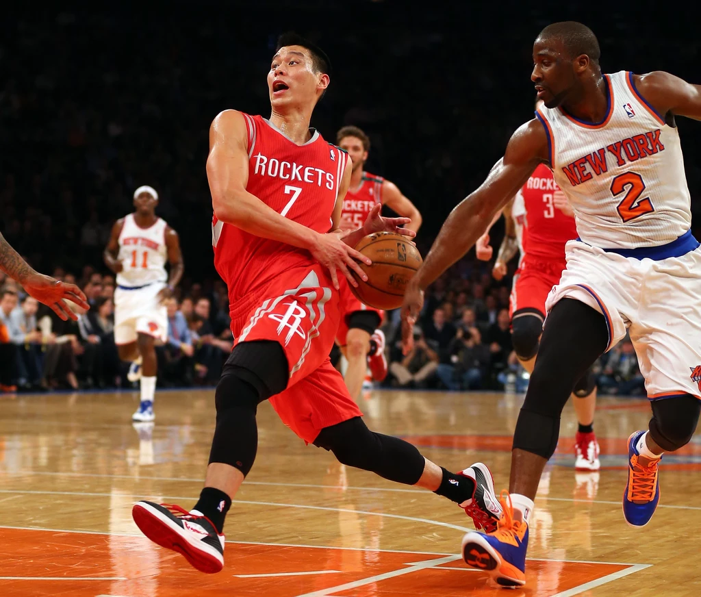 Jeremy Lin (z lewej) zdobył dla Houston Rockets 22 punkty. Jeremy Lin (z lewej) zdobył dla Houston Rockets 22 punkty.