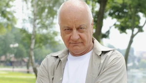 – Na planie narodziły się autentyczne przyjaźnie, które trwają i poza nim, ale... w tym mazurskim plenerze „smakują” najlepiej! – mówi aktor.