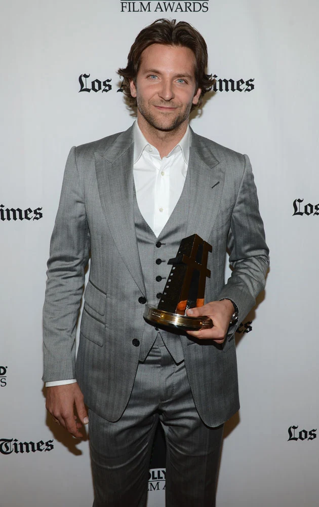 Bradley Cooper w 2011 roku został uznany najseksowniejszym mężczyzną świata według magazynu "People" Bradley Cooper w 2011 roku został uznany najseksowniejszym mężczyzną świata według magazynu "People"