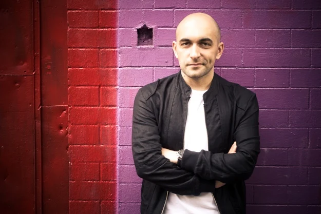 Tomek Tomczyk, czyli Kominek - przez wielu uważany za "ojca chrzestnego" polskich blogerów. Autor książki "Bloger". fot. Albert Zawada Tomek Tomczyk, czyli Kominek - przez wielu uważany za "ojca chrzestnego" polskich blogerów. Autor książki "Bloger". fot. Albert Zawada