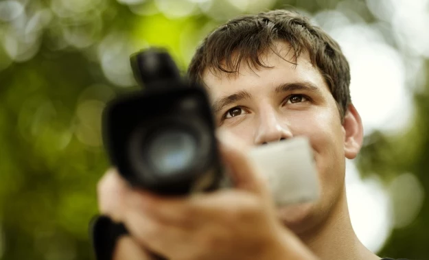 Bycie youtuberem, vlogerem, wideoblogerem (czy jak kto woli), na razie nie przyniesie fortuny, ale za kilkanaście miesięcy - będzie tylko lepiej