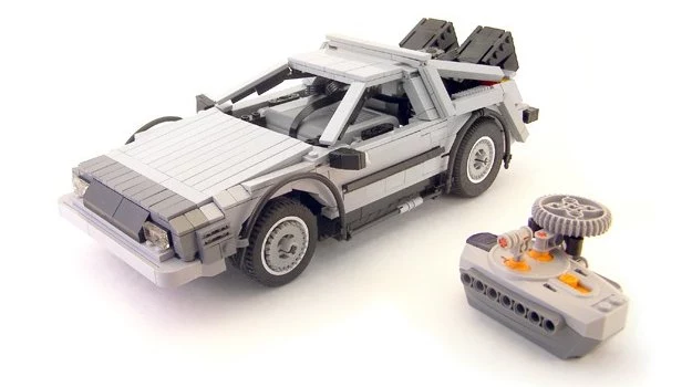 DeLorean z klocków Lego