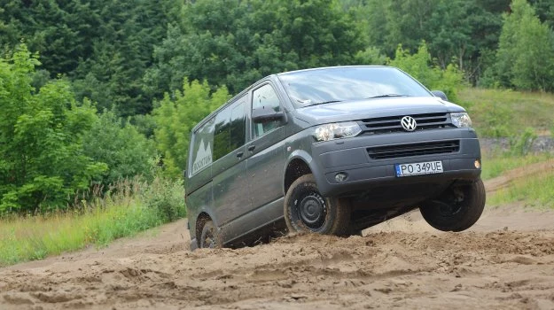 Napęd na obie osie (Haldex 4) i blokada mostu powodują, że w terenie auto jest dość dzielne.