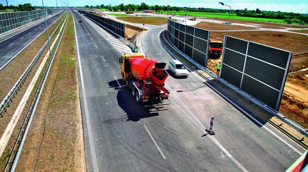 Zgodnie z wymogami na płatnych autostradach musi działać odpowiednia infrastruktura w postaci MOP.