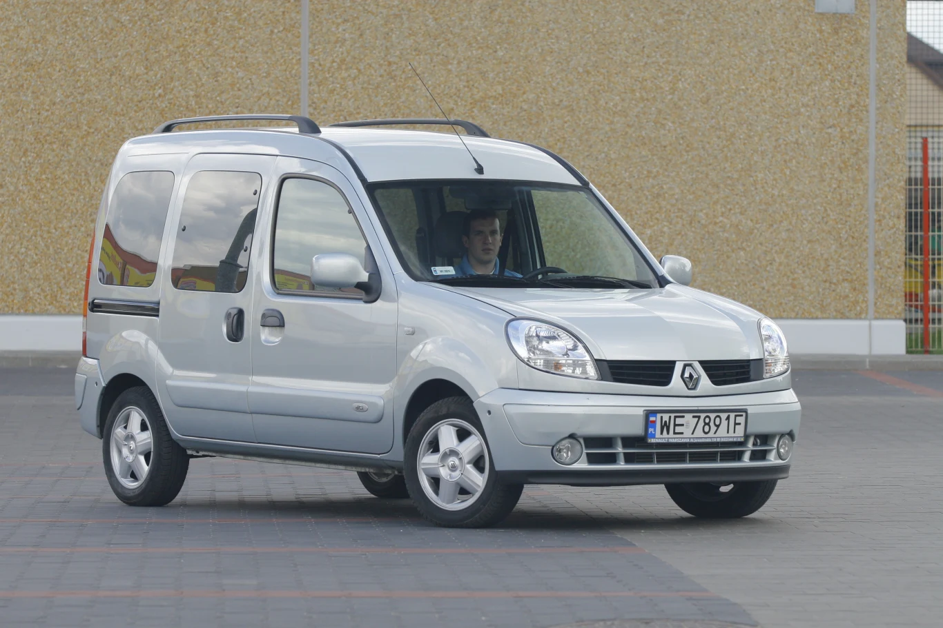 Poprzednik: na zdjęciu Kangoo I w wersji po liftingu.