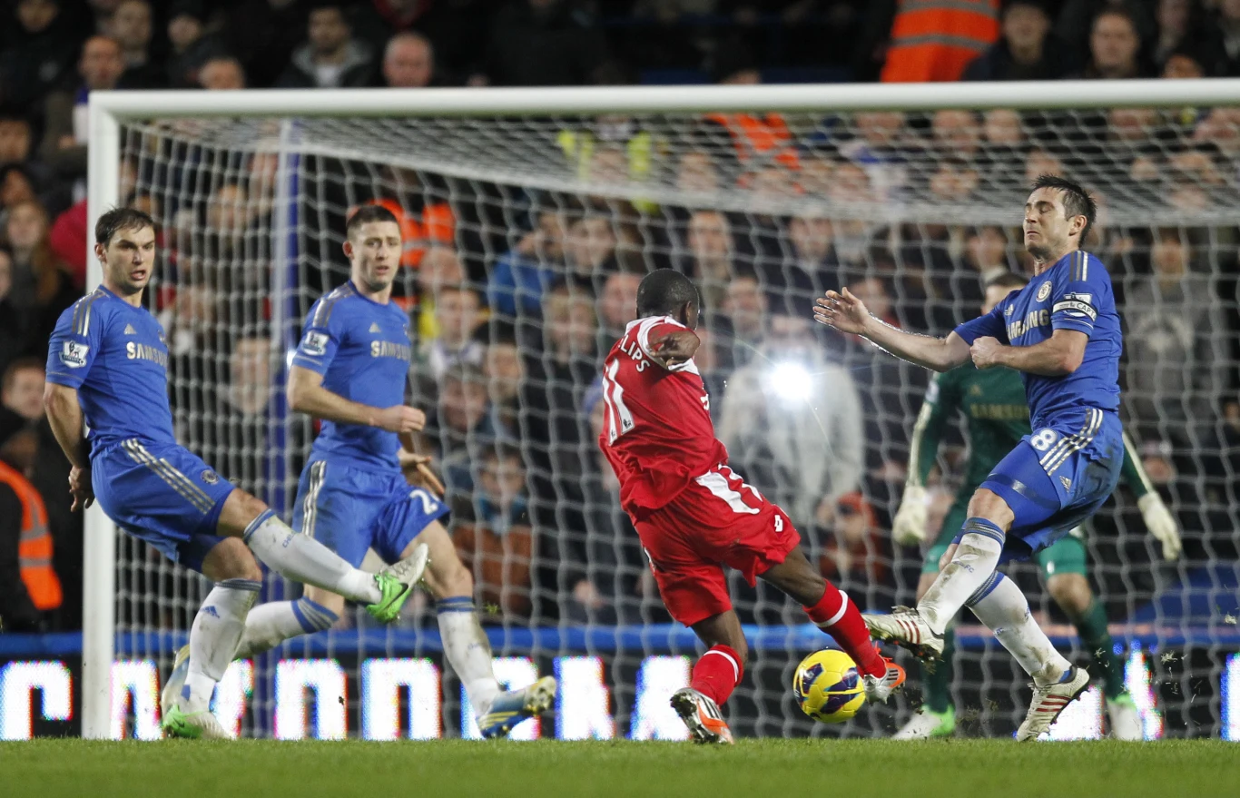 Shaun Wright-Phillips strzela gola dla QPR