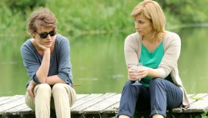 Marysia (Olga Frycz) zwierza się matce (Joanna Brodzik) 