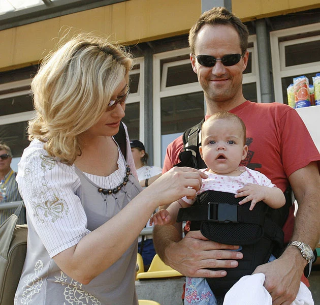 Martyna Wojciechowska z partnerem i córką w 2008 roku