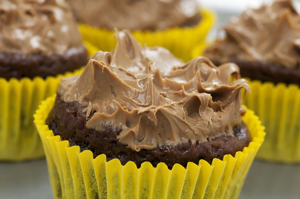 Muffinki ozdobione masą marcepanową