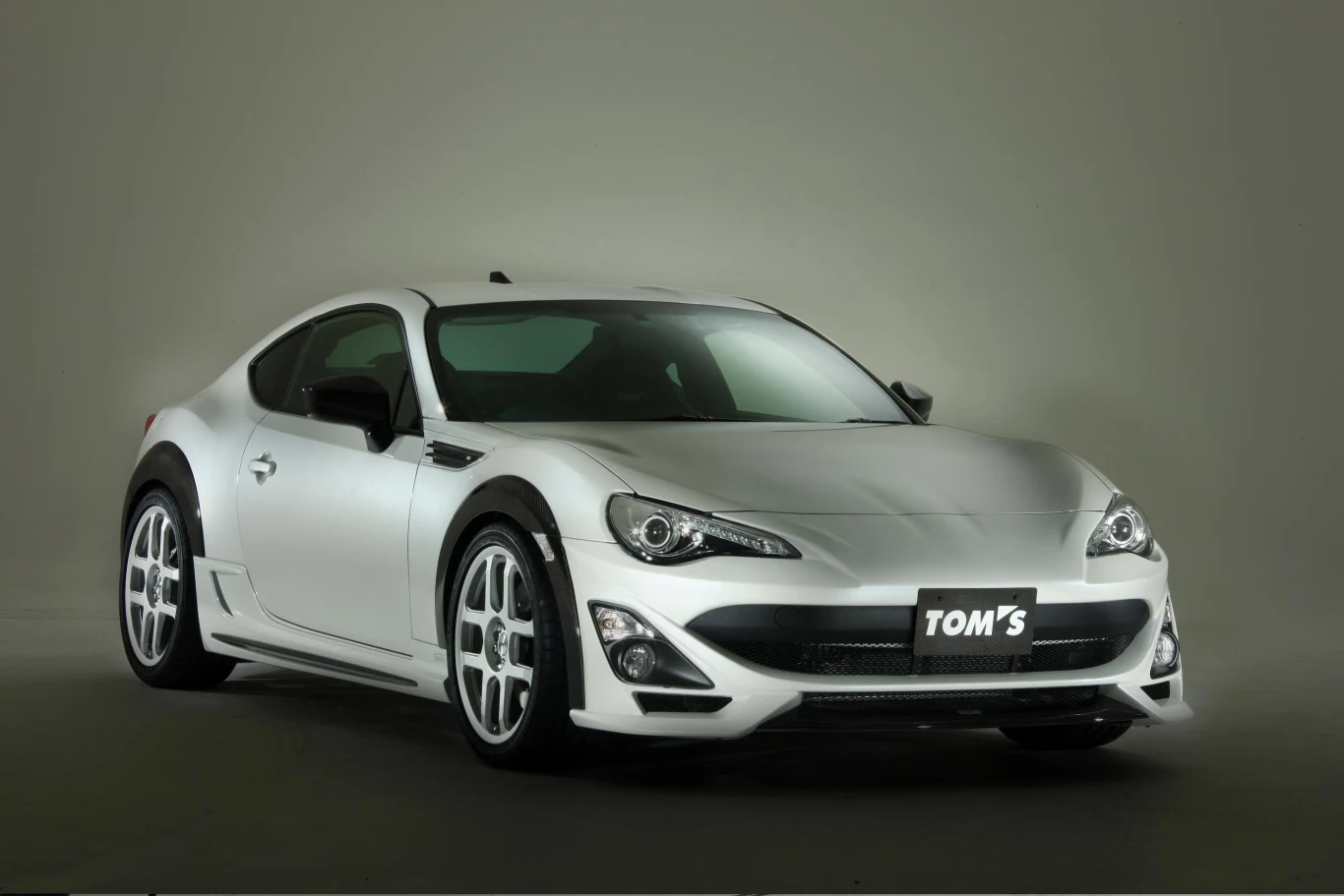 Toyota TOM’S N086V