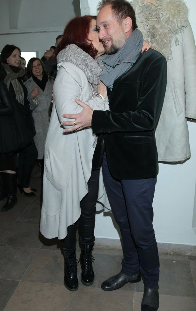 Urszula Dudziak lubi towarzystwo młodszych mężczyzn. Na zdjęciu z fotografem Krzysztofem Opalińskim Urszula Dudziak lubi towarzystwo młodszych mężczyzn. Na zdjęciu z fotografem Krzysztofem Opalińskim