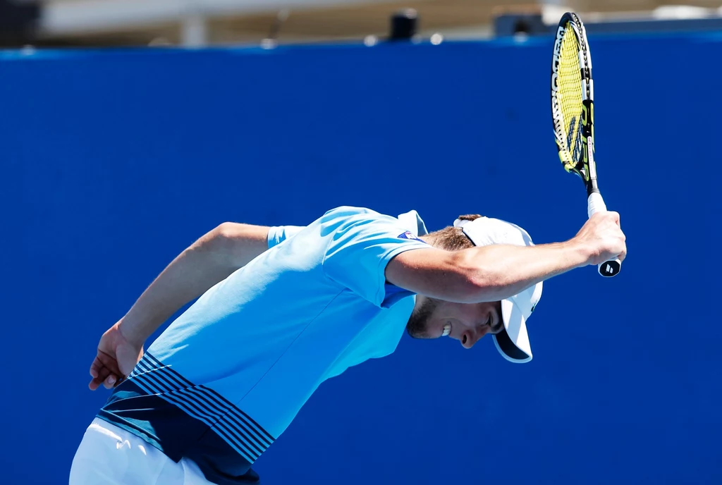 Jerzy Janowicz, rozstawiony z numerem 24., wygrał w środę z tenisistą z Indii Somdevem Devvarmanem 6:7 (10-12), 3:6, 6:1, 6:0, 7:5 i awansował do trzeciej rundy wielkoszlemowego turnieju Australian Open.