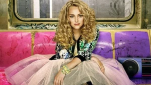 AnnaSophia Robb jako Carrie Bradshaw