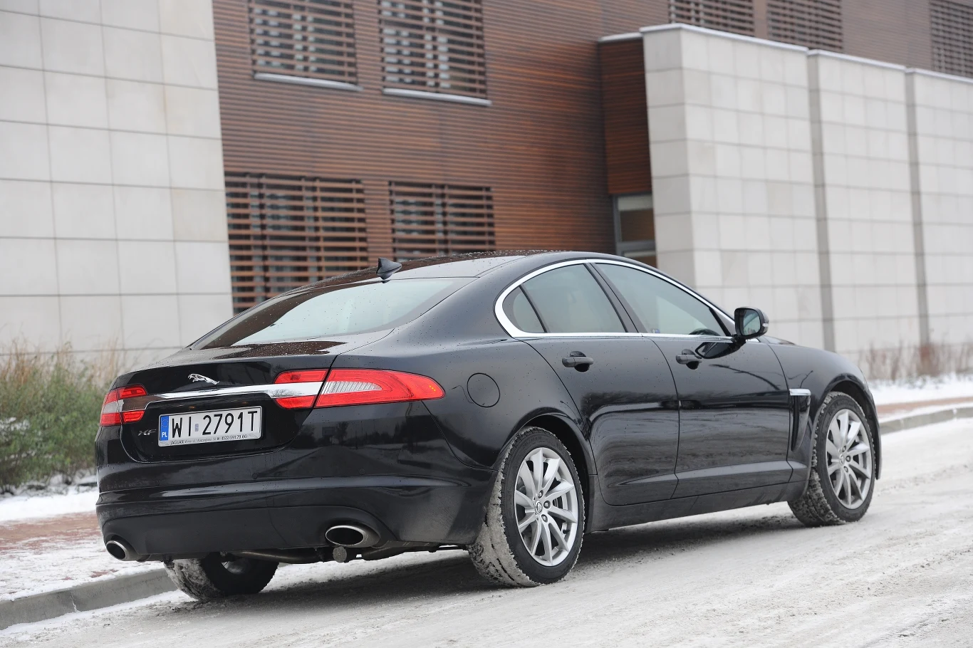 W podstawowej wersji Jaguar XF ma 17-calowe koła. Testowany był wyposażony w 18-calowe. W podstawowej wersji Jaguar XF ma 17-calowe koła. Testowany był wyposażony w 18-calowe.