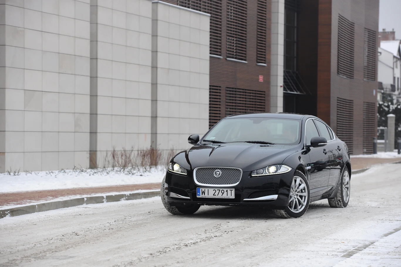 Dźwięk pracy nowego silnika jest przyjemny i absolutnie nie przeszkadza to, że ma on teraz cztery zamiast sześciu cylindrów. Dźwięk pracy nowego silnika jest przyjemny i absolutnie nie przeszkadza to, że ma on teraz cztery zamiast sześciu cylindrów.