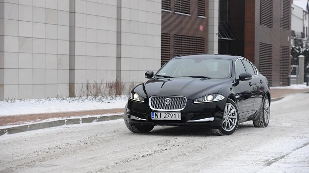 Nowy silnik brzmi przyjemnie. Absolutnie nie przeszkadza to, że ma on teraz 4 zamiast 6 cylindrów. Nowy silnik brzmi przyjemnie. Absolutnie nie przeszkadza to, że ma on teraz 4 zamiast 6 cylindrów.