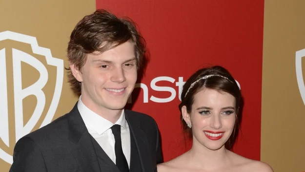 Emma Roberts i Evan Peters 