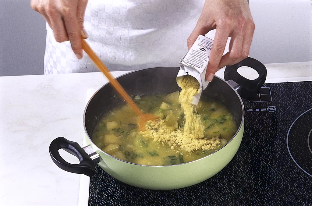 Dodać sos curry. Dodać sos curry.