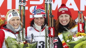 Therese Johaug, Marit Bjoergen i Justyna Kowalczyk na podium w La Clusaz