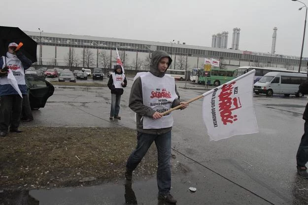 Bałagan w resorcie pracy opóźnił wypłatę pieniędzy dla zwalnianych z Fiata. Fot. MARCIN TOMALKA