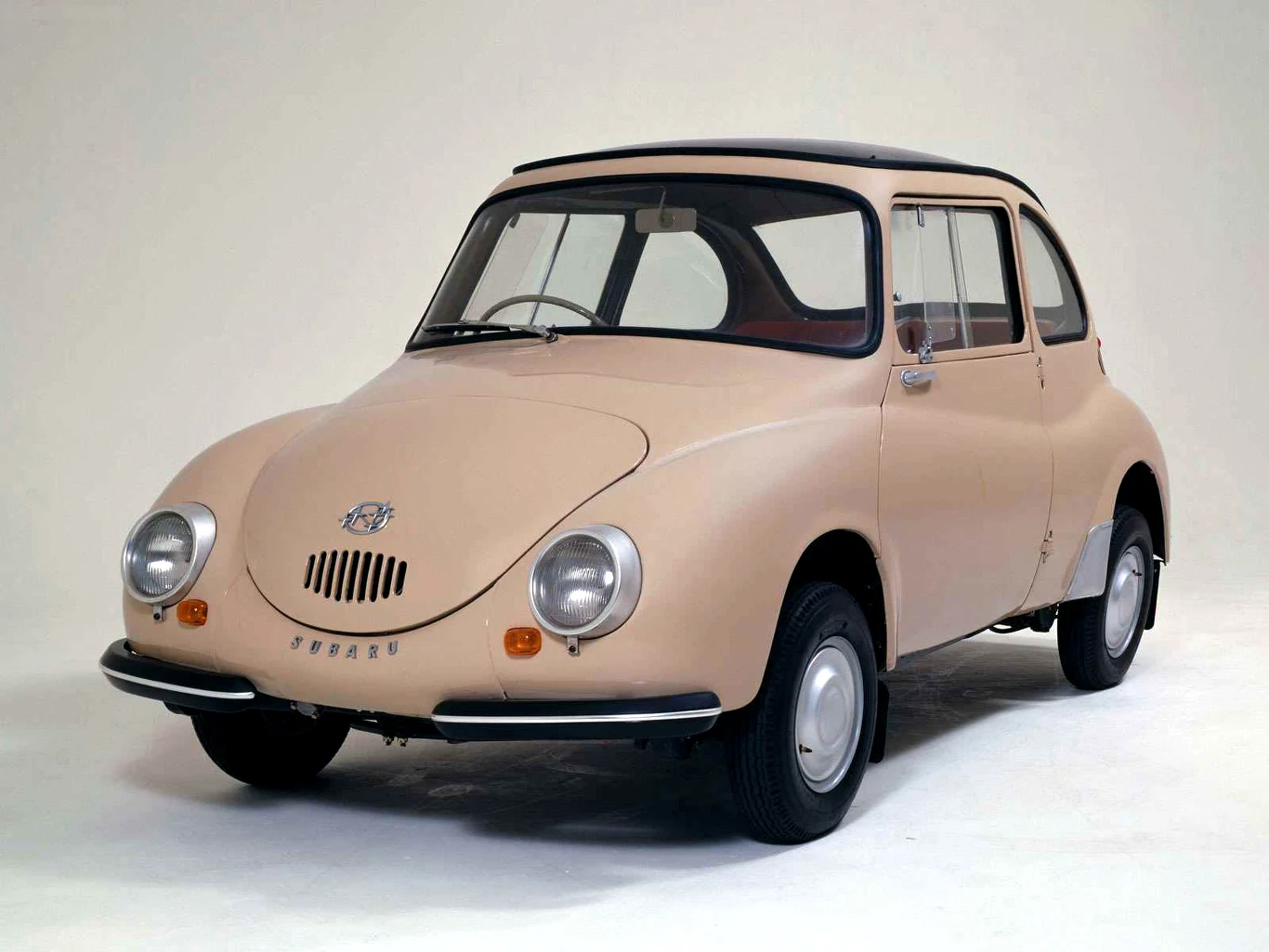 Subaru 360 (1958-71): pierwsze masowe Subaru. Silnik z tyłu, napęd na tył. Subaru 360 (1958-71): pierwsze masowe Subaru. Silnik z tyłu, napęd na tył.