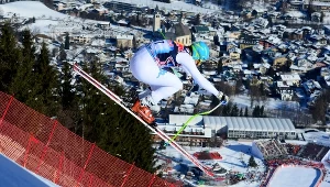 Christof Innerhofer na trasie zjazdu w Kitzbuehel 