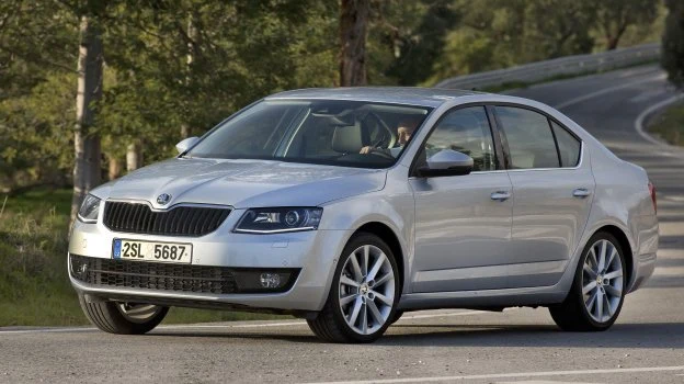 Octavia III ma w sobie dużo elegancji. To najbezpieczniejsze auto czeskiego producenta, uzbrojone w wiele systemów wspomagania kierowcy. Octavia III ma w sobie dużo elegancji. To najbezpieczniejsze auto czeskiego producenta, uzbrojone w wiele systemów wspomagania kierowcy.