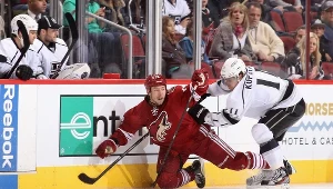 David Moss (Phoenix Coyotes, z lewej) i Anze Kopitar