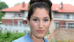 – Agata to ciekawa postać, która ewoluuje z biegiem zdarzeń. Jest co grać – a może i będzie, jeśli powstanie kolejna część serialu... – mówi Orina Krajewska. 