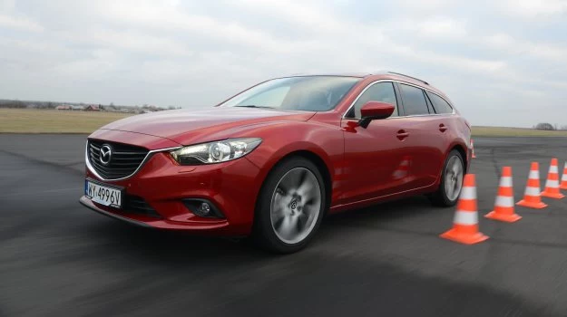 Mazda 6 w wersji kombi jest mniejsza od sedana (krótsza o 6,5 cm, rozstaw osi mniejszy aż o 8 cm). Gdyby było inaczej, nie wyglądałaby tak dobrze.