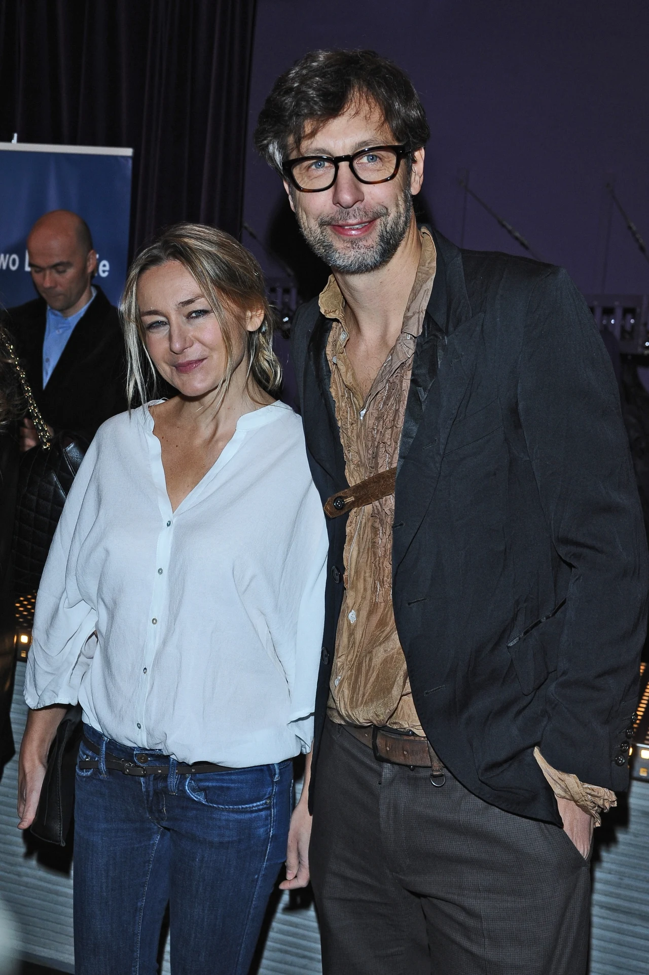 Kwota, jaką Szymon Majewskiego zarobił w reklamie banku, budziła wiele kontrowersji. Według branżowego "Pulsu Biznesu", chodzi o 3,32 mln złotych!  Początkowo przewidziano dla niego 1,7 mln, ten jednak zagrał va banque. Ostatecznie instytucja zdecydowała się związać z nim na dwa lata. Zdaniem ekspertów, wynagrodzenie Majewskiego to wyjątkowo duża kwota. 
  Kwota, jaką Szymon Majewskiego zarobił w reklamie banku, budziła wiele kontrowersji. Według branżowego "Pulsu Biznesu", chodzi o 3,32 mln złotych!  Początkowo przewidziano dla niego 1,7 mln, ten jednak zagrał va banque. Ostatecznie instytucja zdecydowała się związać z nim na dwa lata. Zdaniem ekspertów, wynagrodzenie Majewskiego to wyjątkowo duża kwota.