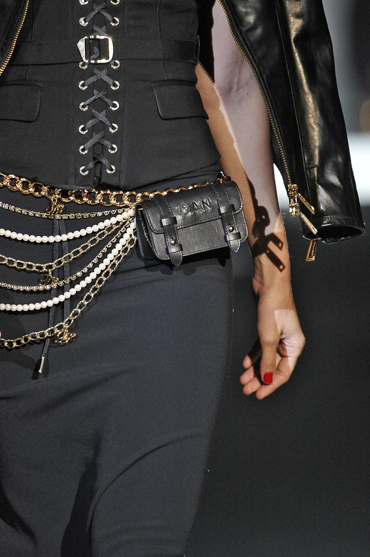 Zdjęcie pochodzi z kolekcji DSquared2 na sezon wiosna-lato 2013 Zdjęcie pochodzi z kolekcji DSquared2 na sezon wiosna-lato 2013