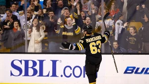 Brad Marchand cieszy się po decydującym golu dla "Niedźwiadków"