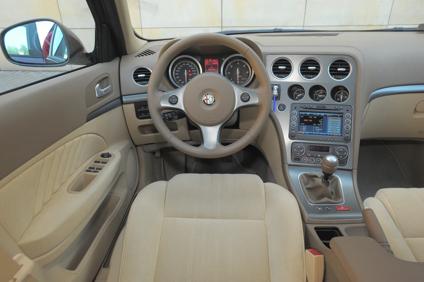 Pod względem jakości wykonania Alfa wykonała olbrzymi postęp, ale wciąż musi uznać przewagę Hondy i oczywiście Audi. Pod względem jakości wykonania Alfa wykonała olbrzymi postęp, ale wciąż musi uznać przewagę Hondy i oczywiście Audi.