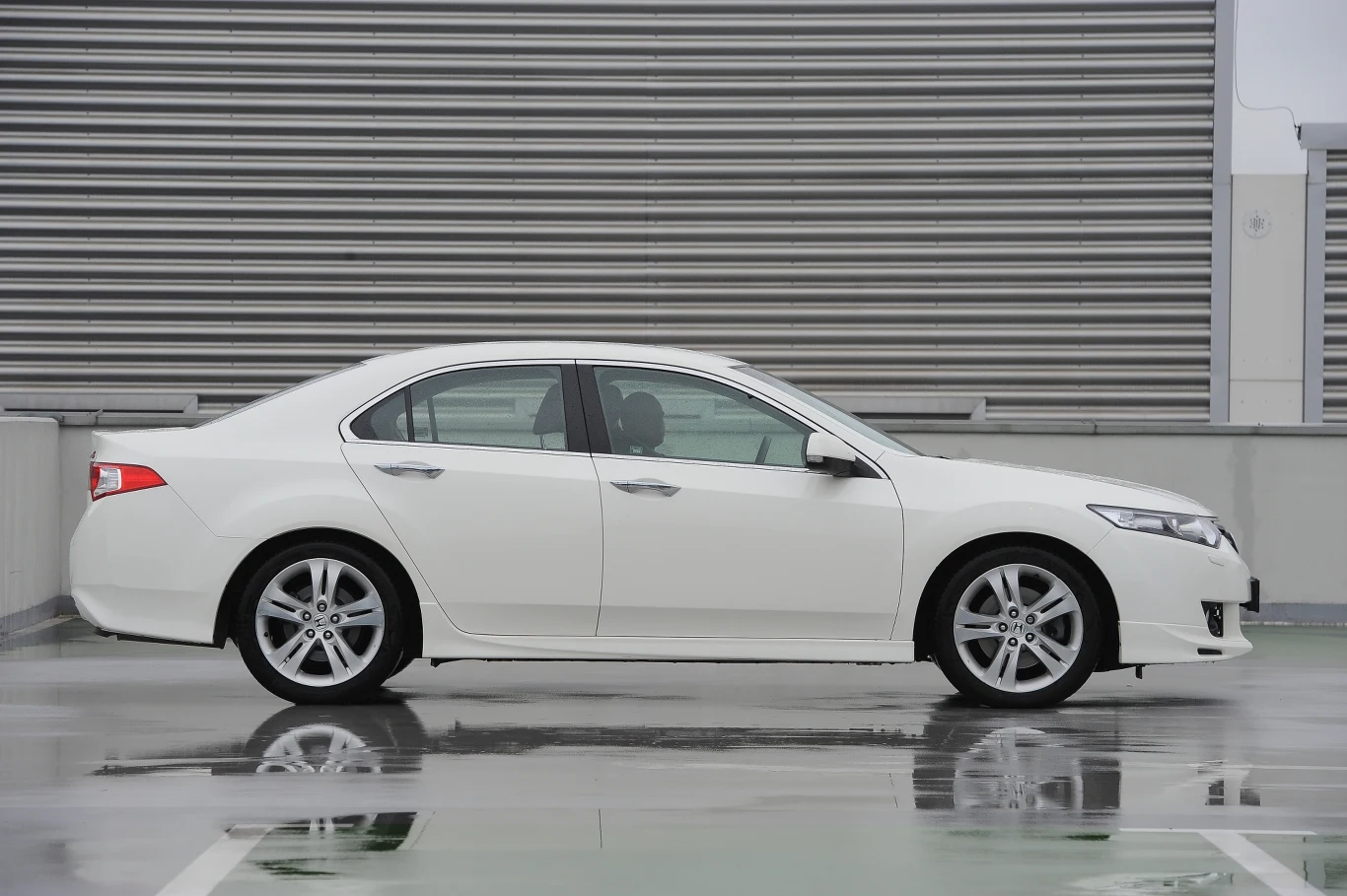 Wymiary: długość – 473 cm, rozstaw osi – 271 cm, szerokość: 184 cm. Wymiary: długość – 473 cm, rozstaw osi – 271 cm, szerokość: 184 cm.