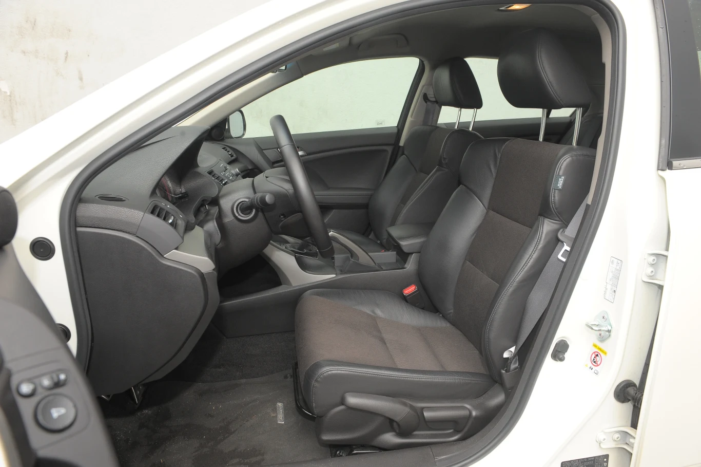 Fotele Hondy wizualnie nie robią wrażenia, ale w praktyce świetnie się sprawdzają. Fotele Hondy wizualnie nie robią wrażenia, ale w praktyce świetnie się sprawdzają.