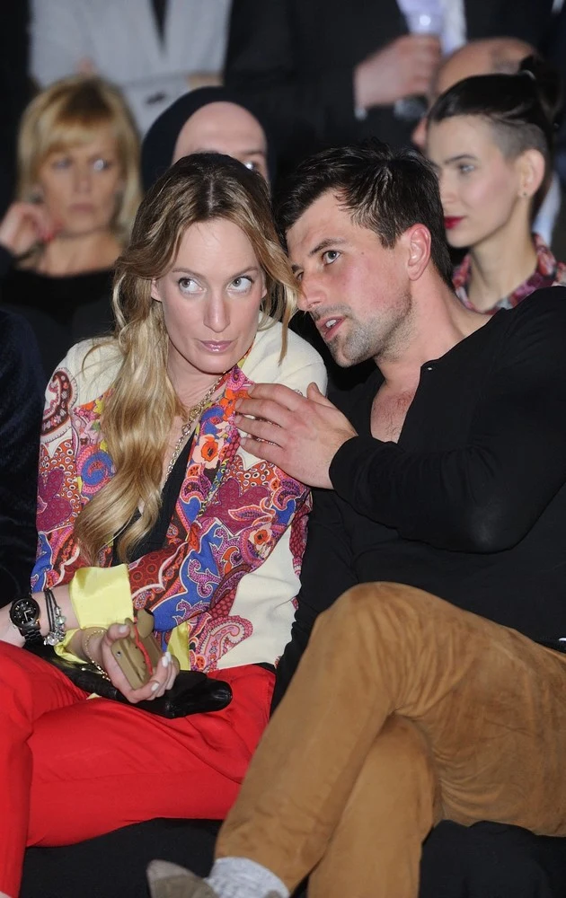 Patryk co chwilę szeptał coś do ucha Kaji Patryk co chwilę szeptał coś do ucha Kaji