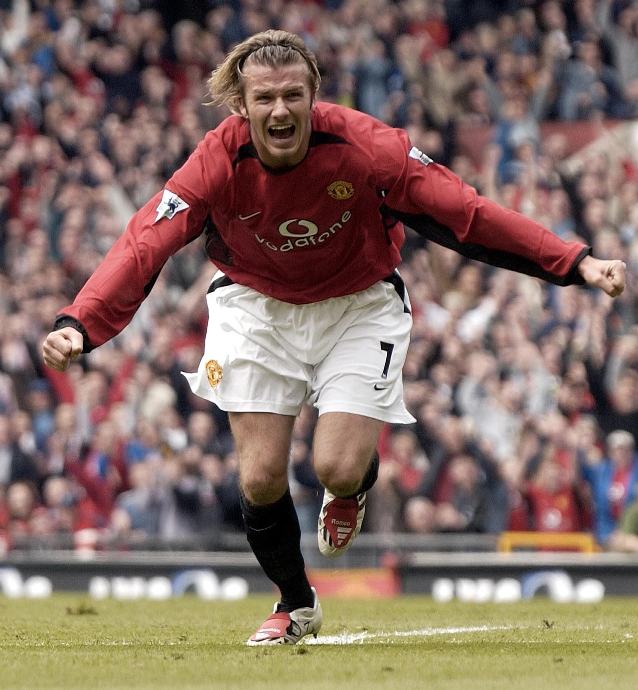 Anglik w swojej karierze bronił barw Manchesteru United, Realu Madryt, AC Milan i Los Angeles Galaxy, a teraz jest blisko podpisania umowy z francuskim Paris Saint Germain.