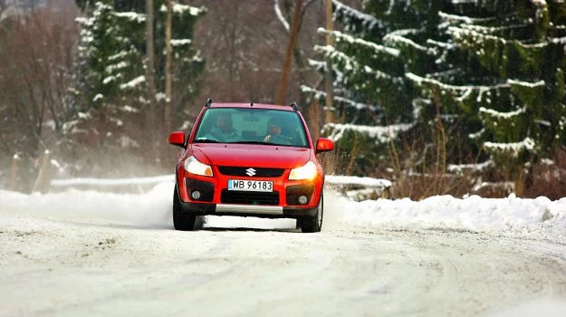 Test dołączanego napędu 4x4 najlepiej przeprowadzić na śliskiej nawierzchni lub na wzniesieniu.