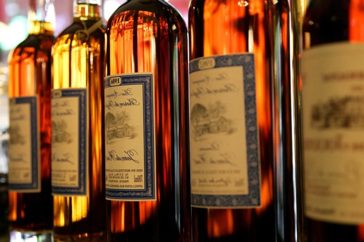 Armaniak - najstarsza francuska i europejska wódka z winogron. Gaskończycy do dziś szczycą się jej produkcją Armaniak - najstarsza francuska i europejska wódka z winogron. Gaskończycy do dziś szczycą się jej produkcją