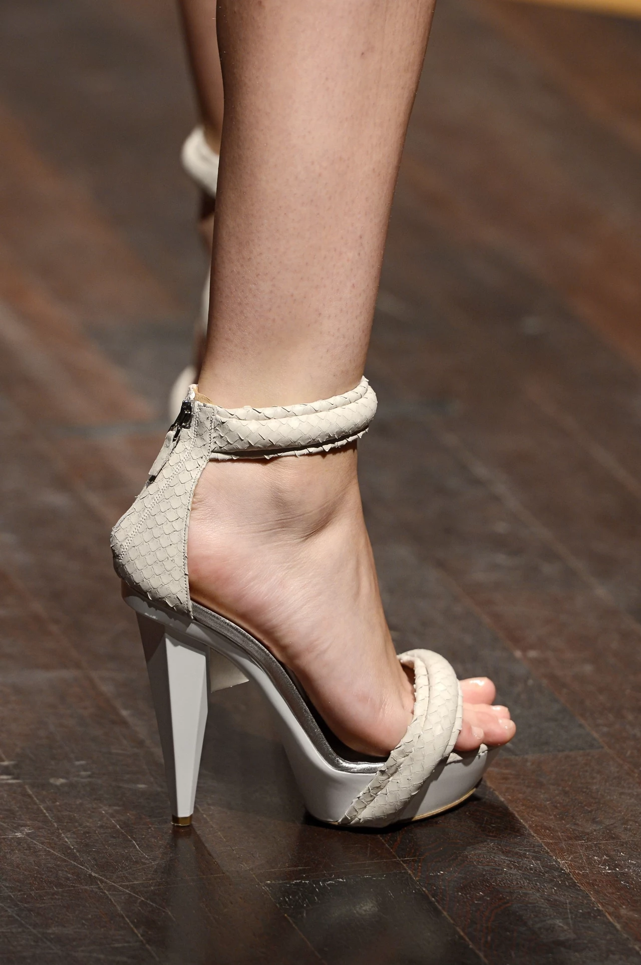 Gianfranco Ferre - buty z ciekawym obcasem Gianfranco Ferre - buty z ciekawym obcasem