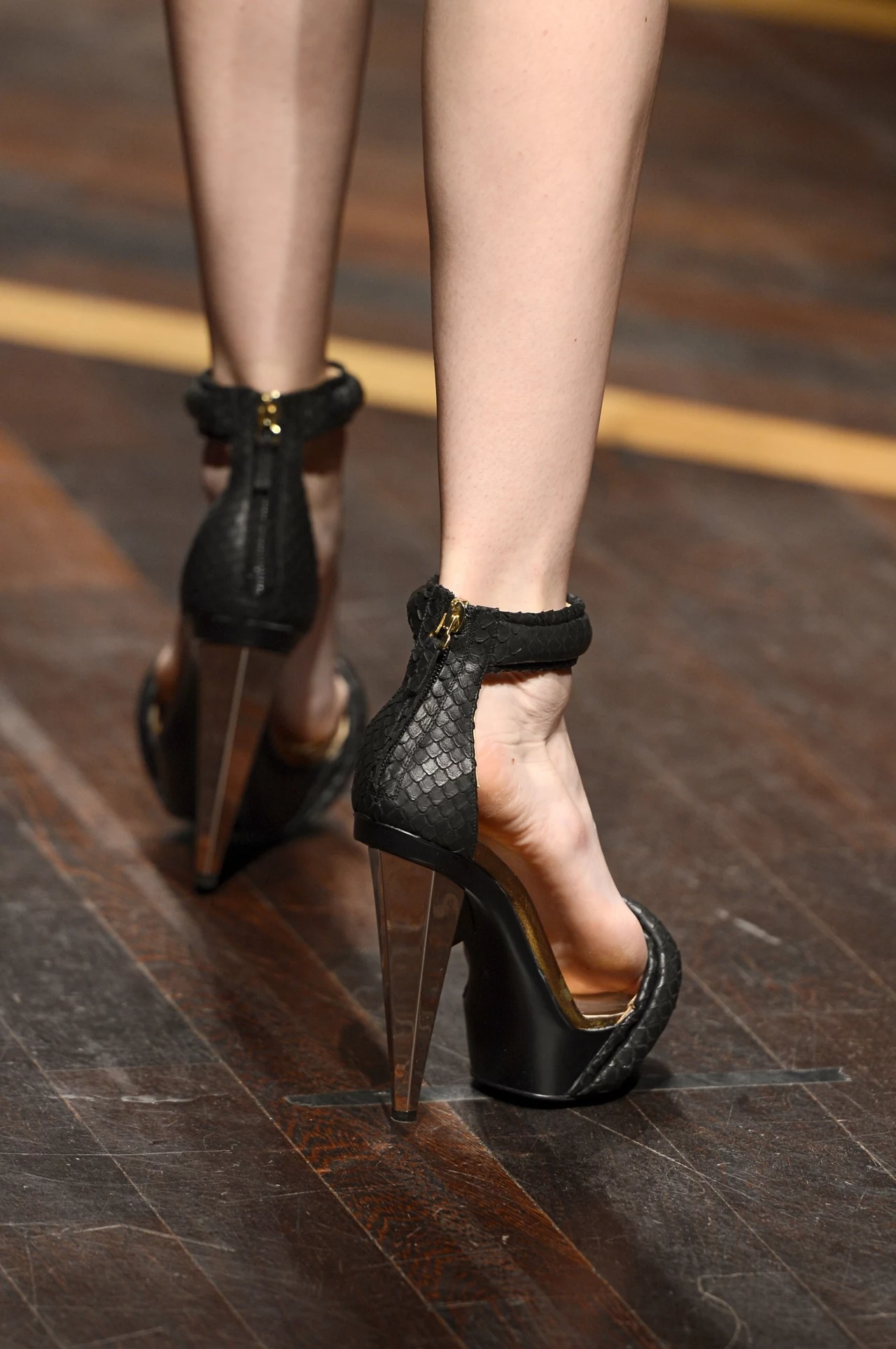Gianfranco Ferre - buty z ciekawym obcasem Gianfranco Ferre - buty z ciekawym obcasem