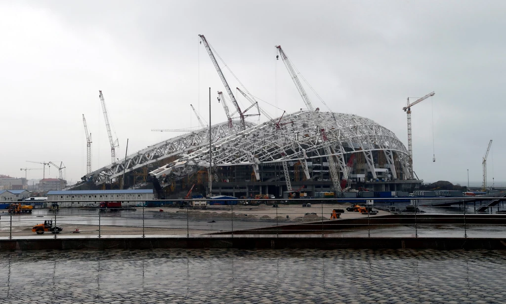 Budowa Fisht Olympic Stadium, który pomieści ponad 45 tys. widzów