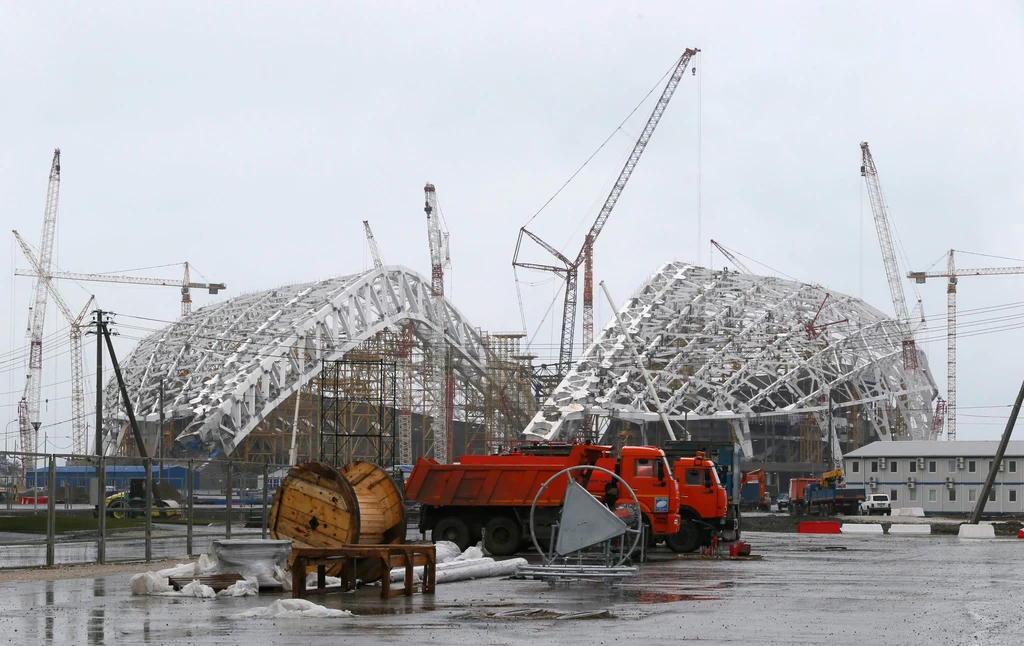 Budowa Fisht Olympic Stadium, który pomieści ponad 45 tys. widzów