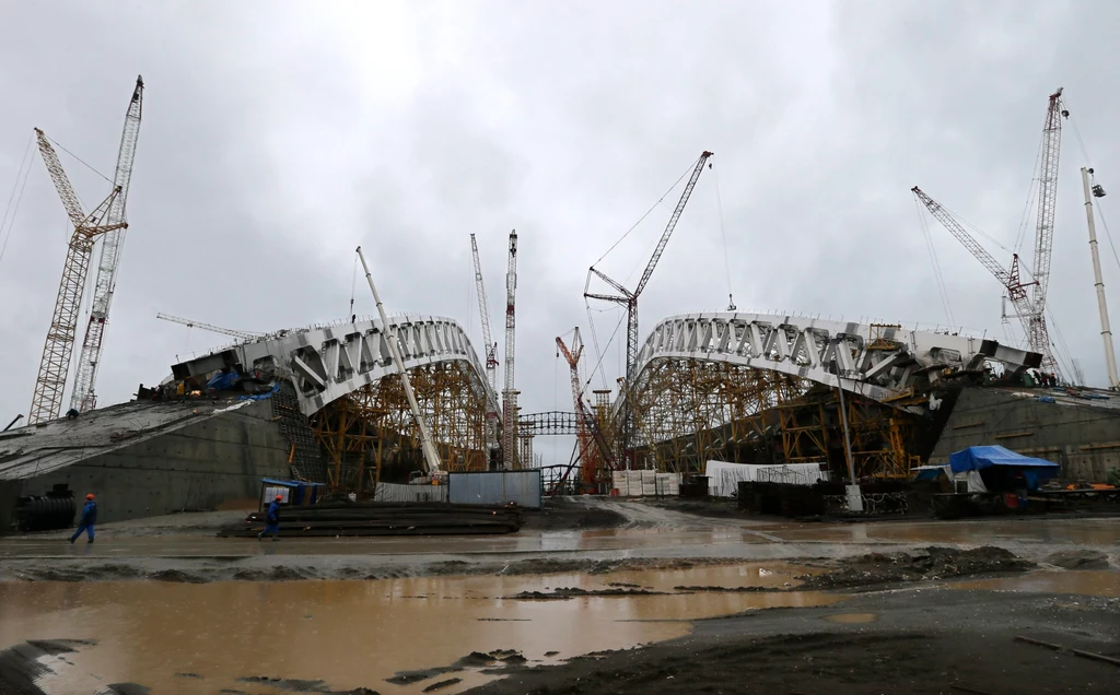 Budowa Fisht Olympic Stadium, który pomieści ponad 45 tys. widzów