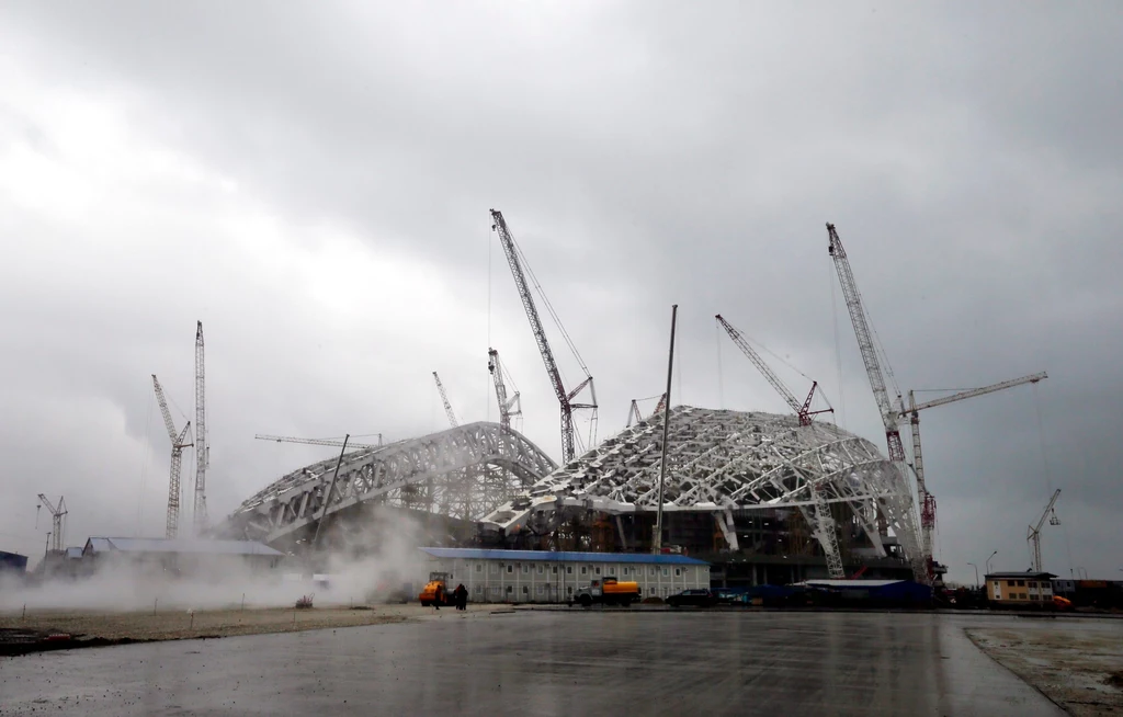 Budowa Fisht Olympic Stadium, który pomieści ponad 45 tys. widzów